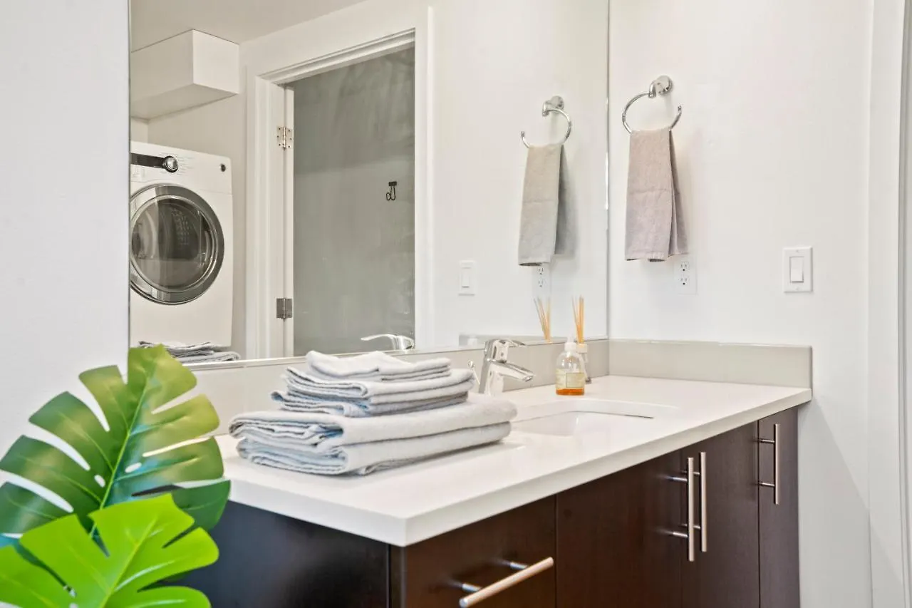 New Bright Capitol Hill Condo, Great Location Views Seattle Apartment
