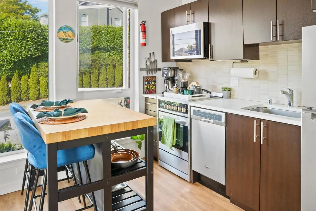 Apartment New Bright Capitol Hill Condo, Great Location Views Seattle