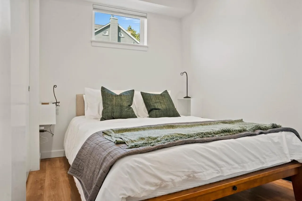 New Bright Capitol Hill Condo, Great Location Views Seattle